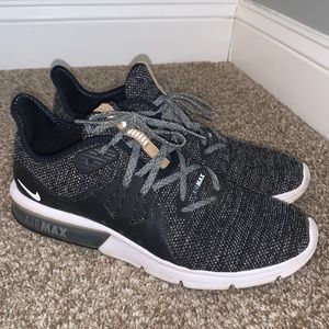 Nike AirMax Sneakers